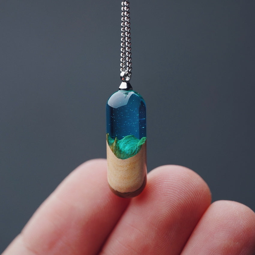 Unique Log Resin Necklace: Handcrafted Creative Time Capsule Pendant for Trendy Style