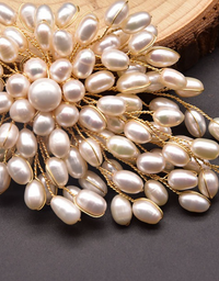 Handcrafted European Style Natural Pearl Brooch - Elegant Vintage Fashion Accessory
