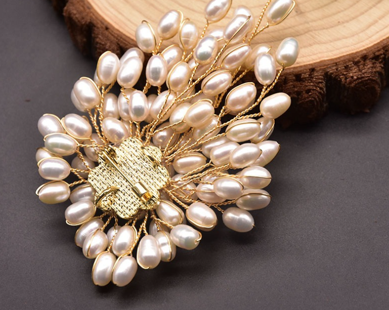 Handcrafted European Style Natural Pearl Brooch - Elegant Vintage Fashion Accessory