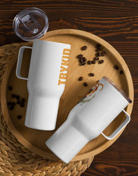 Travel mug with a handle
